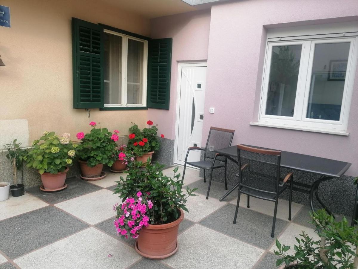 פודסטראנה Apartments And Rooms Tomas מראה חיצוני תמונה