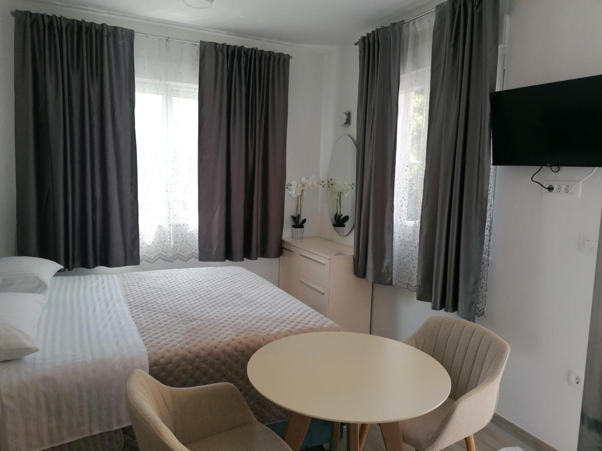 פודסטראנה Apartments And Rooms Tomas מראה חיצוני תמונה